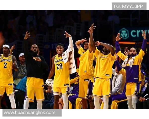 湖人主场大胜火箭,詹姆斯砍下三双擒下关键胜利